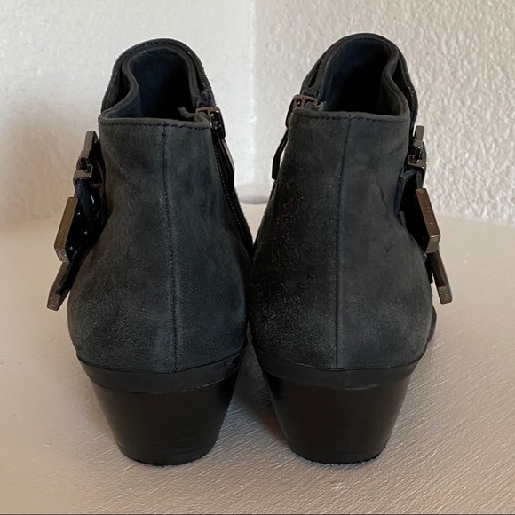 Vince Camuto Trapeez Leather Ankle Boots Womens size 6 Gray Buckle Detail - Picture 5 of 9